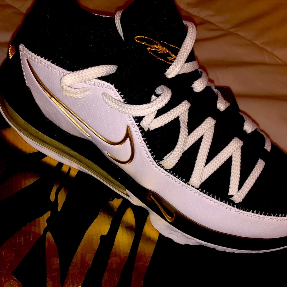 Lebron XVII Low size 9.5
